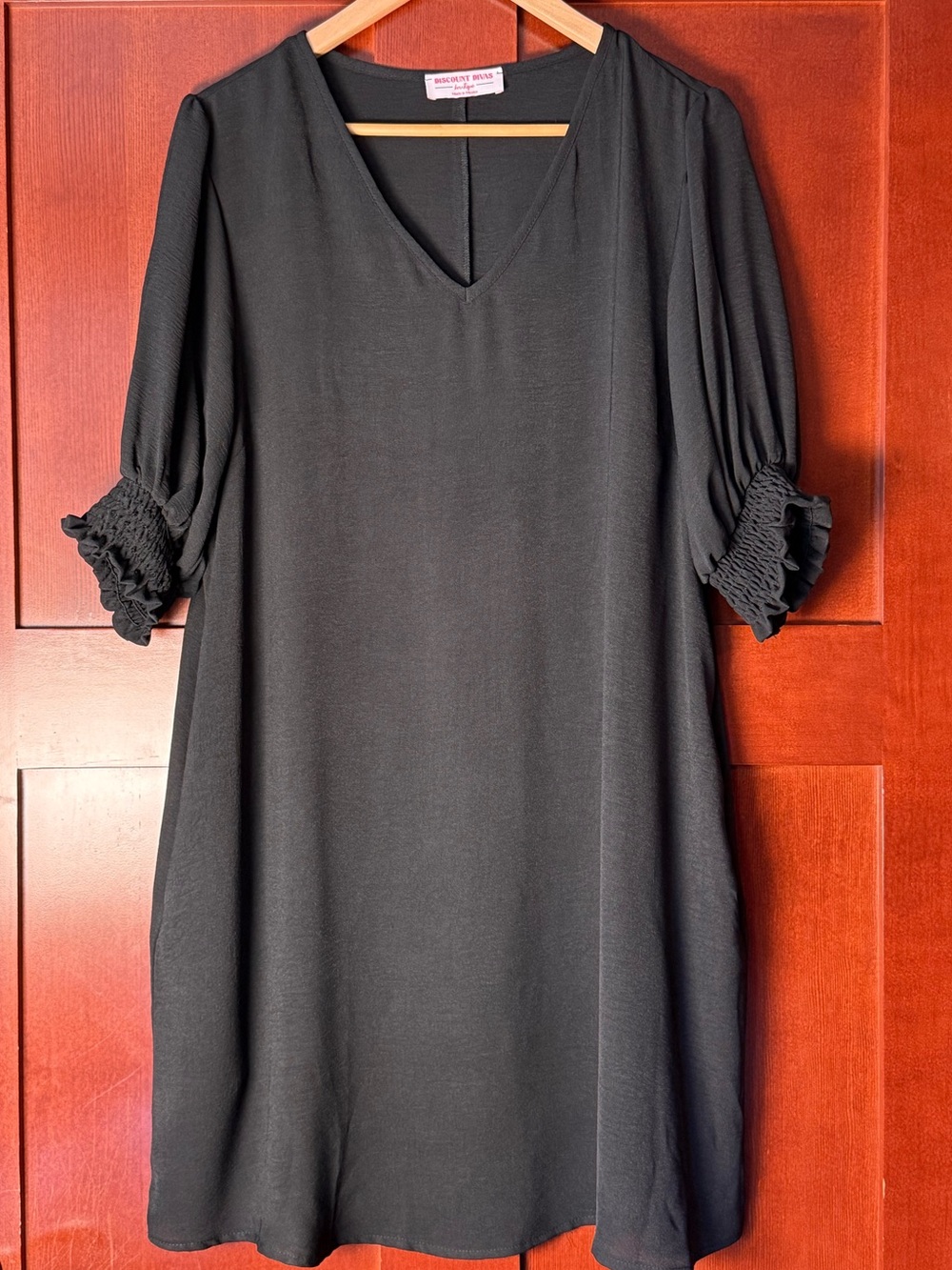 Discount Divas Boutique Black V-Neck Shift Dress Smocked Ruffle Sleeve Size M